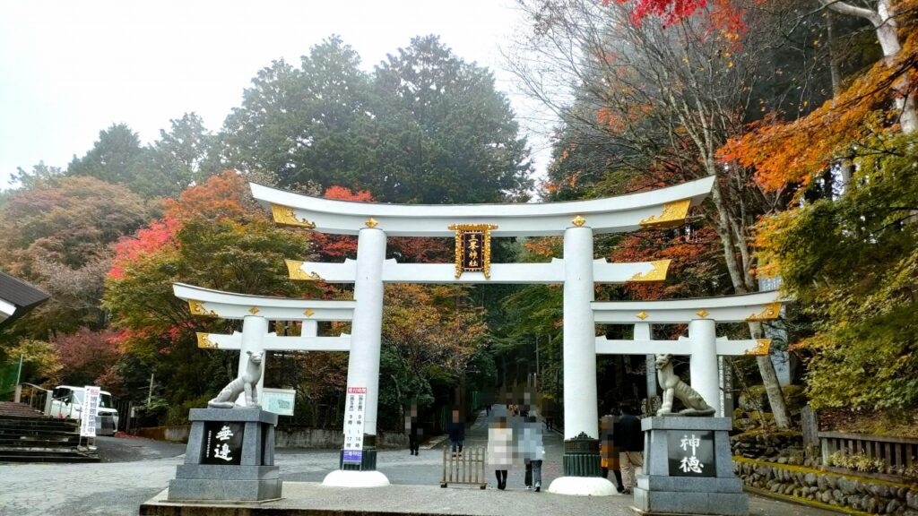 三峰神社　三ツ鳥居