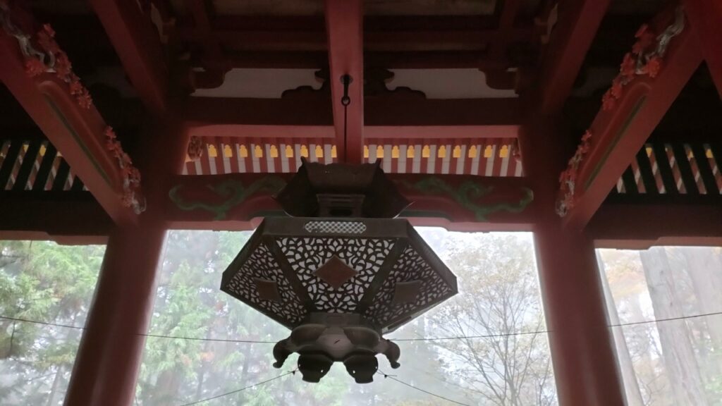 三峰神社　髄神門