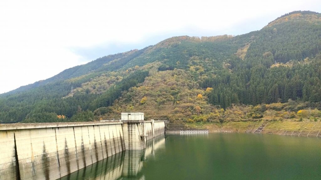 奥秩父　もみじ湖　滝沢ダム