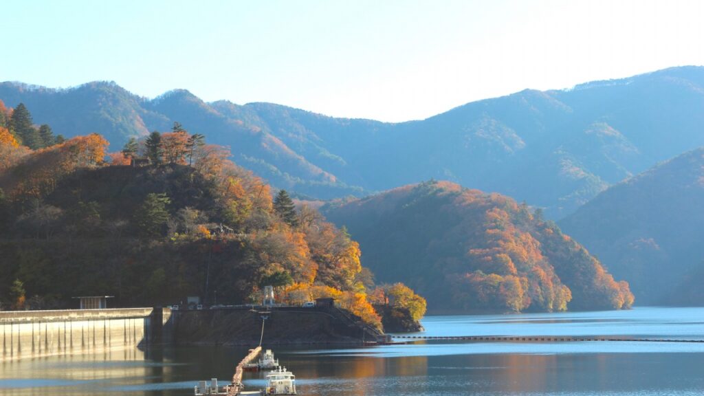 奥多摩湖の紅葉