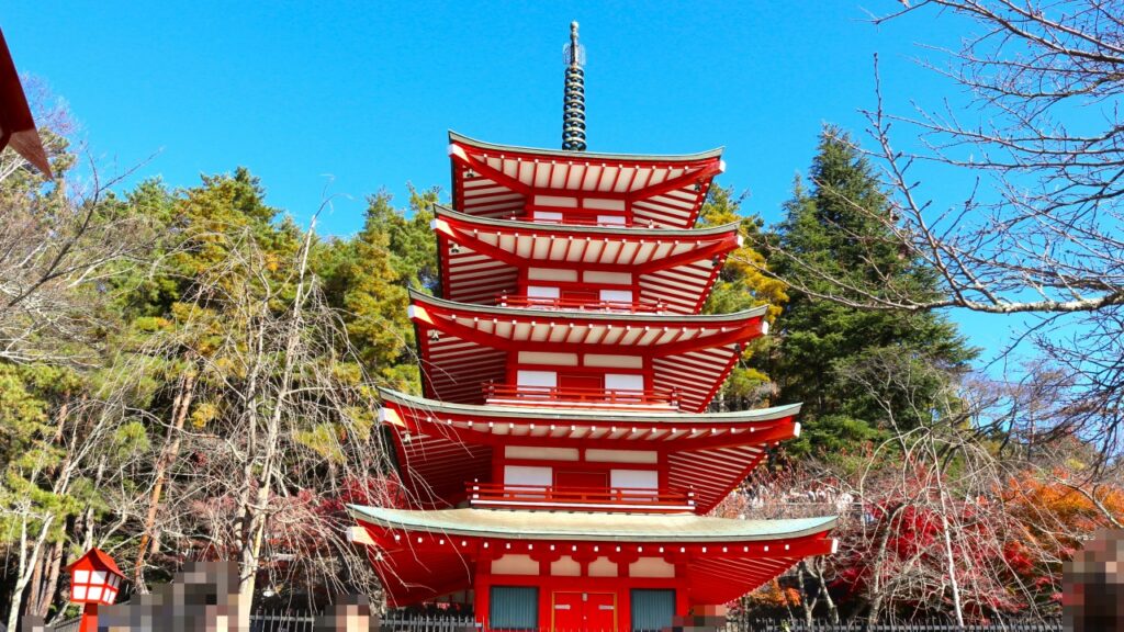 新倉山浅間公園　忠霊塔