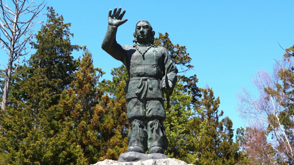 三峰神社 日本武尊(ヤマトタケルノミコト) 銅像