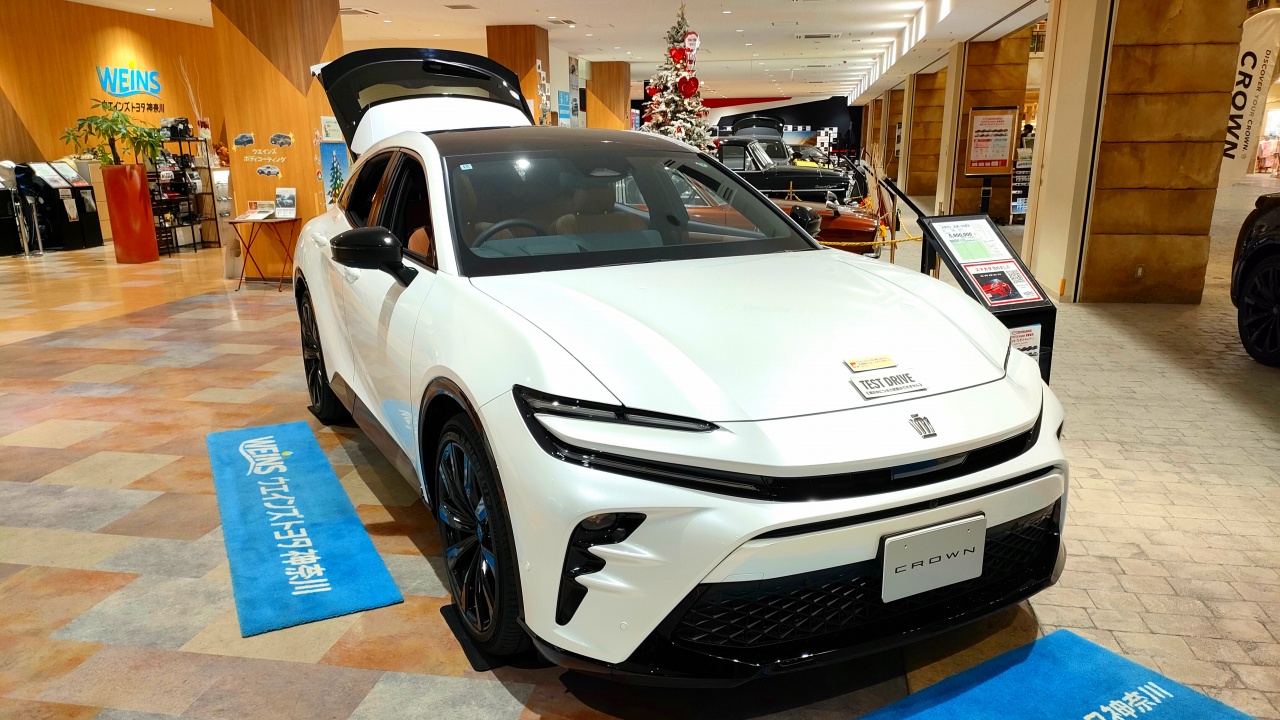 トヨタ　クラウン　スポーツ