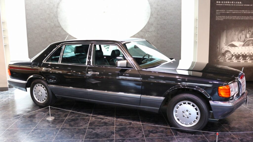 メルセデス ベンツ 560SEL モデル W126 1990年