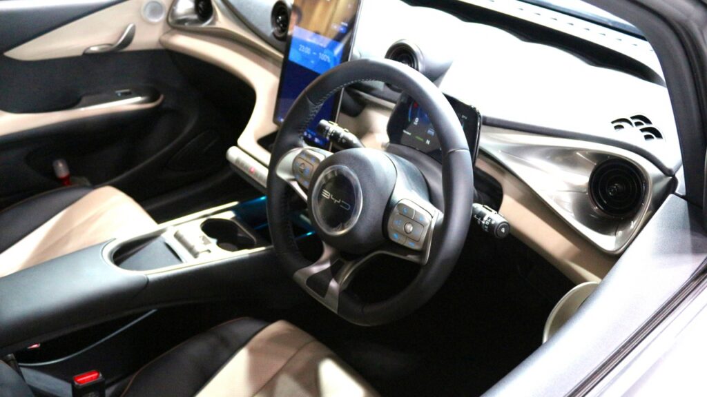 BYD DOLPHIN ドルフィン