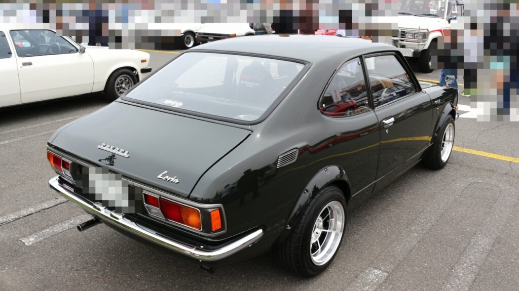 トヨタ　カローラ　レビン　TE27型