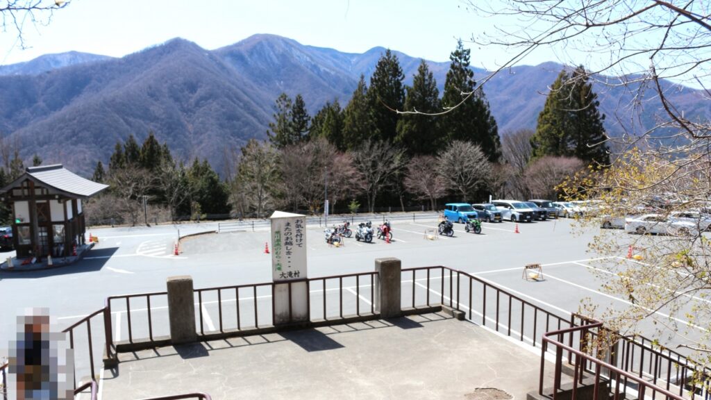 三峯神社 駐車場
