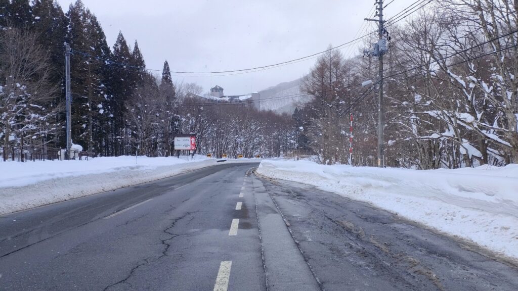 苗場スキー場からの帰り雪道
