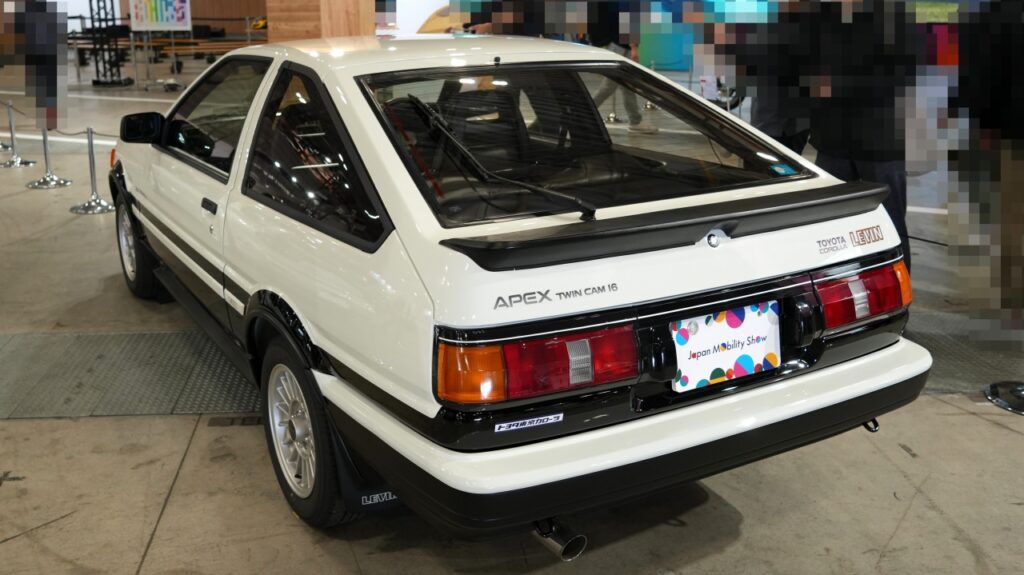 トヨタ　カローラ　レビン　AE86　1983年