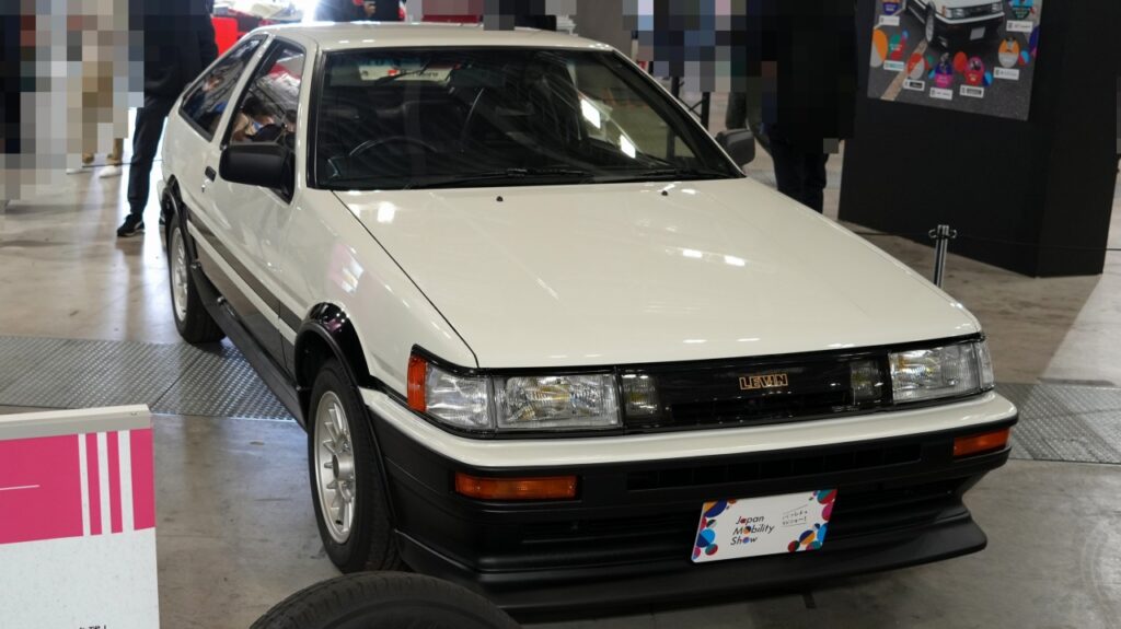 トヨタ　カローラ　レビン　AE86　1983年