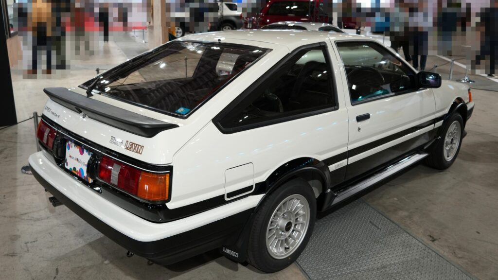 トヨタ　カローラ　レビン　AE86　1983年