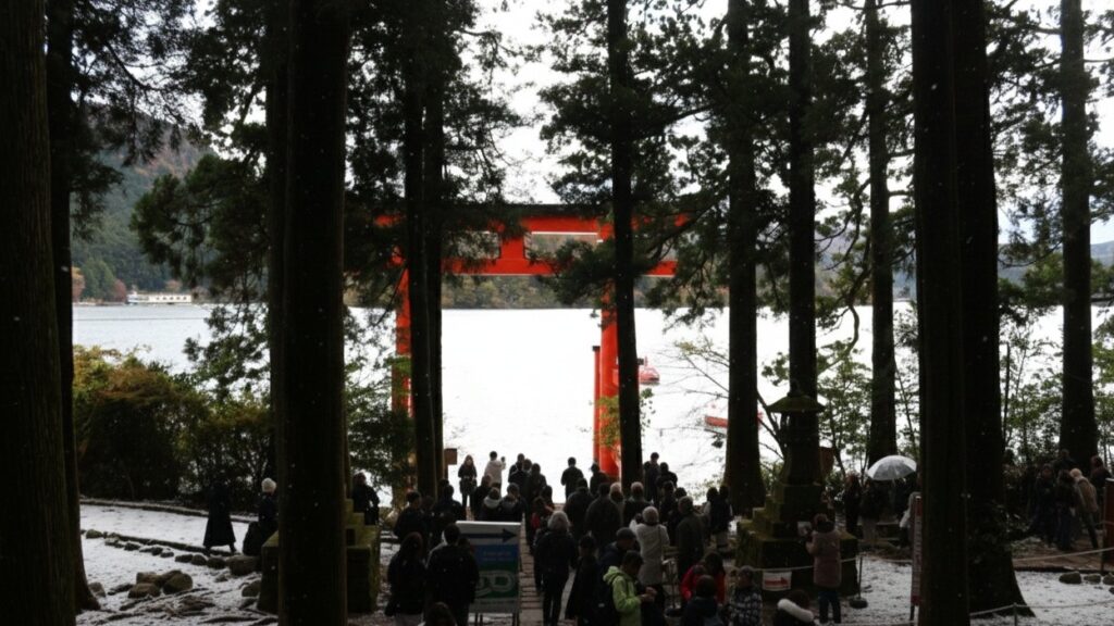 冬の箱根神社 平和の鳥居