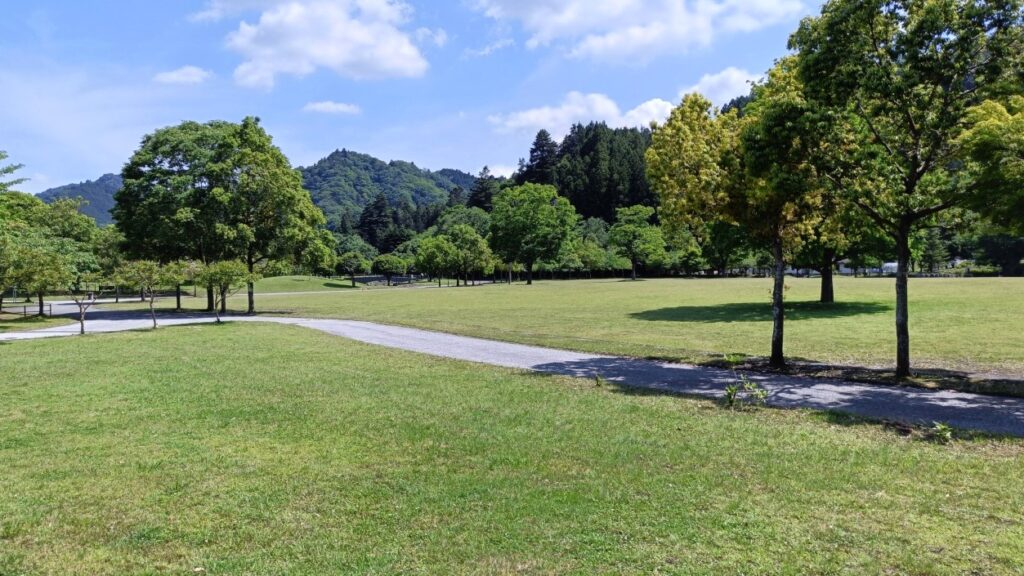 宮ケ瀬湖畔エリア けやき広場