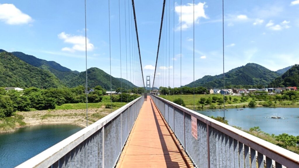 宮ケ瀬湖畔エリア 水の郷大つり橋